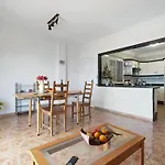 Spacious With Private Terrace 度假居 *