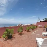 Spacious With Private Terrace 度假居 *